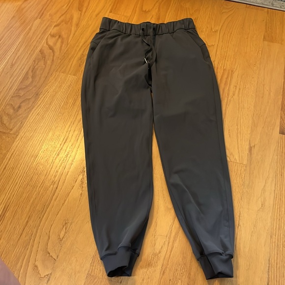 Lululemon On the Fly Jogger 28” luxtreme graphite gray size 4 LW5CPJS - Picture 1 of 13